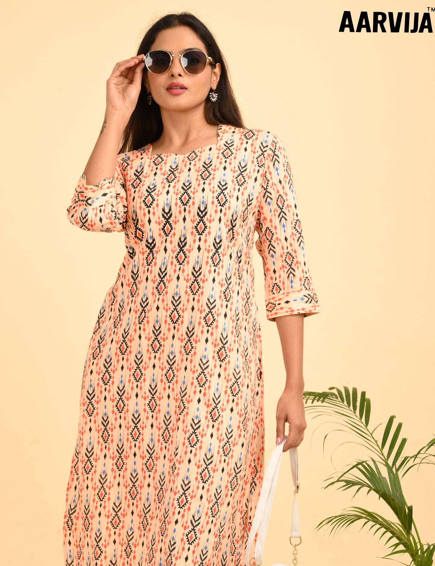 ONVIEW | 342 | DESIGN NECK WITH POCKET